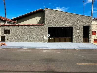 Casa com 4 Quartos para alugar, 144m² no Fabrício, Uberaba