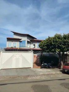 Casa com 5 Quartos à venda, 402m² no Jardim América, Goiânia