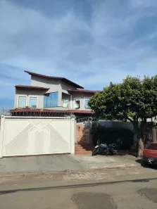 Sobrado com 5 Quartos à venda, 402m² no Jardim América, Goiânia