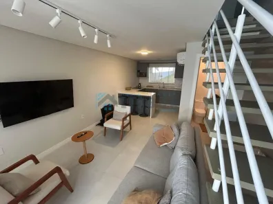 Sobrado com 2 Quartos à venda, 73m² no Forquilhas, São José