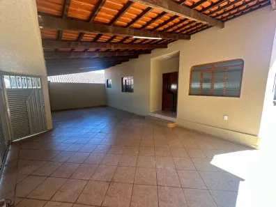Casa com 3 Quartos à venda, 380m² no Setor Leste Universitário, Goiânia