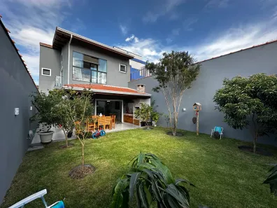 Sobrado com 3 Quartos à venda, 161m² no Centro, Guararema