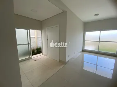 Casa de Condomínio com 3 Quartos para alugar, 250m² no Laranjeiras, Uberlândia