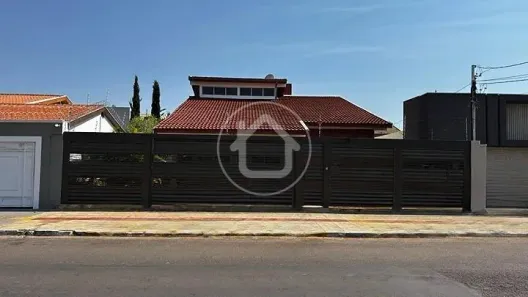 Sobrado com 5 Quartos à venda, 226m² no Vila Gomes, Campo Grande