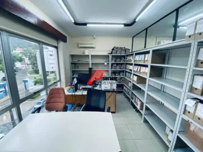 Ponto Comercial à venda, 77m² no Trindade, Florianópolis