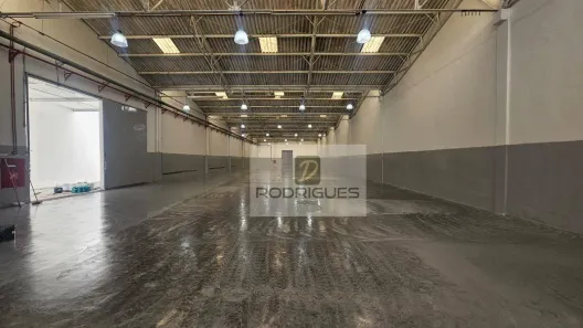 Galpão/Depósito/Armazém para alugar, 1900m² no Taboão, Diadema