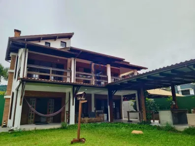 Casa com 2 Quartos para alugar, 120m² no Morro das Pedras, Florianópolis