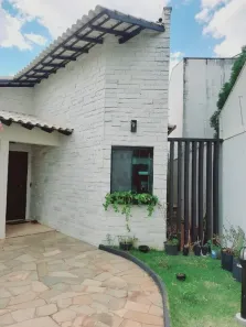 Casa com 3 Quartos à venda, 238m² no Jardim Inconfidência, Uberlândia