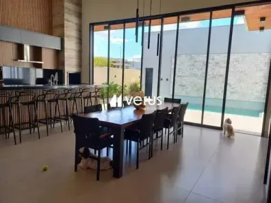 Casa de Condomínio com 3 Quartos à venda, 239m² no Laranjeiras, Uberlândia