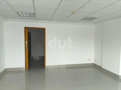 Sala Comercial com 2 Quartos para alugar, 36m² no Vila Itapura, Campinas