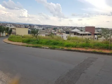 Lote/Terreno à venda, 1080m² no Arvoredo 2ª Seção, Contagem