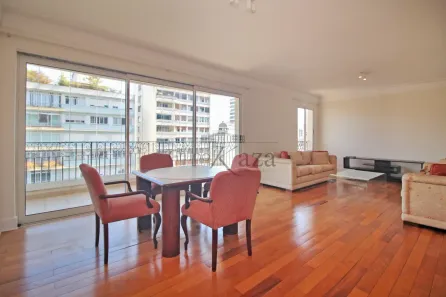 Apartamento com 3 Quartos à venda, 204m² no Cerqueira César, São Paulo