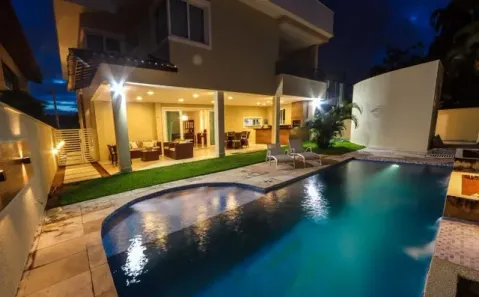 Casa com 5 Quartos à venda, 400m² no Candelária, Natal
