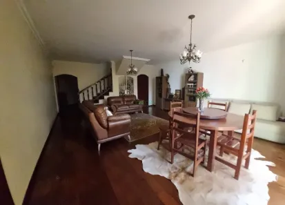 Casa com 4 Quartos à venda, 313m² no Vila Fujita, Londrina
