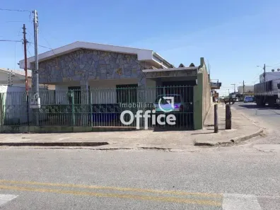 Casa com 5 Quartos à venda, 250m² no Vila Santa Isabel, Anápolis
