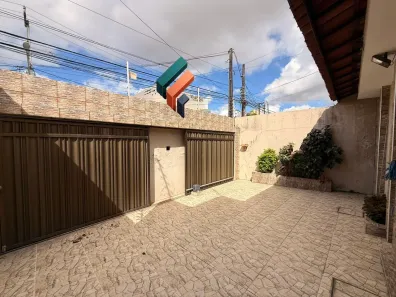 Imóvel Comercial com 4 Quartos à venda, 180m² no Sapiranga-Coité, Fortaleza