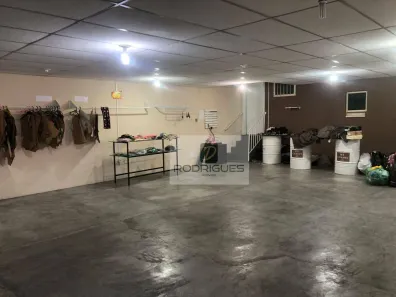 Galpão/Depósito/Armazém para venda ou aluguel, 718m² no Centro, Diadema