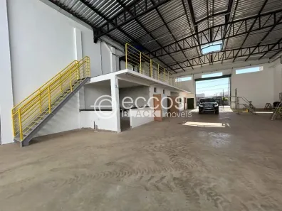 Galpão/Depósito/Armazém à venda, 435m² no Novo Mundo, Uberlândia