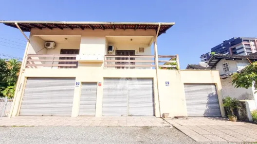 Imóvel Comercial à venda, 369m² no Anita Garibaldi, Joinville