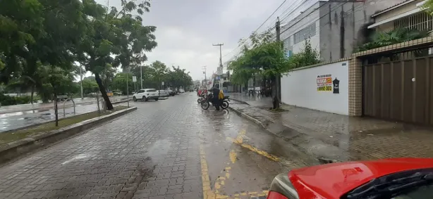 Sobrado com 4 Quartos para alugar, 220m² no Cambeba, Fortaleza
