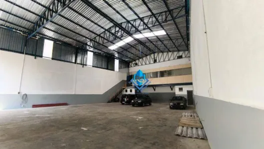 Galpão/Depósito/Armazém à venda, 880m² no Batistini, São Bernardo do Campo