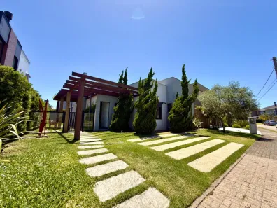 Casa de Condomínio com 4 Quartos à venda, 150m² no XANGRI-LÁ, Xangri-lá