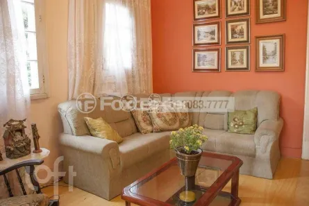 Casa com 5 Quartos à venda, 200m² no Santo Antônio, Porto Alegre