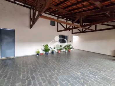 Casa com 2 Quartos para alugar, 60m² no Segismundo Pereira, Uberlândia