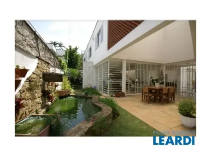 Sobrado com 6 Quartos à venda, 900m² no Pacaembu, São Paulo