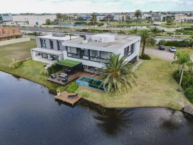 Casa de Condomínio com 5 Quartos à venda, 477m² no XANGRI-LÁ, Xangri-lá
