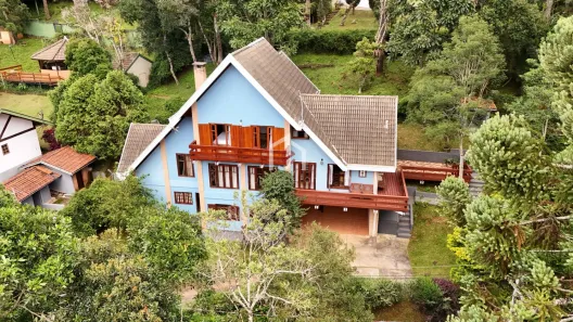 Casa com 3 Quartos à venda, 214m² no Recanto Araucária, Campos do Jordão