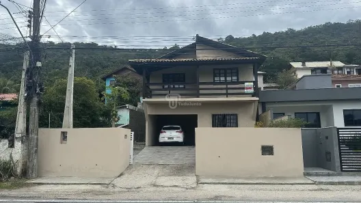 Casa com 3 Quartos para alugar, 190m² no Morro das Pedras, Florianópolis