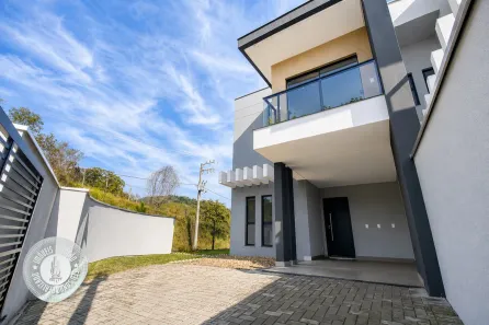 Sobrado com 3 Quartos à venda, 132m² no Bela Vista, Gaspar