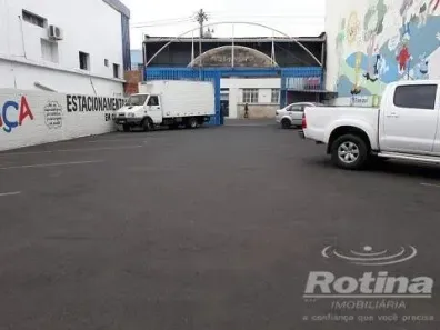 Ponto Comercial para alugar, 2000m² no Nossa Senhora Aparecida, Uberlândia