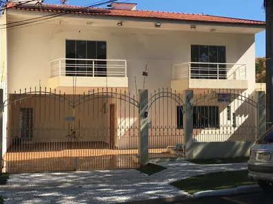 Sobrado com 7 Quartos para alugar, 520m² no Zona 05, Maringá