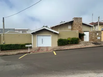 Casa com 3 Quartos à venda, 300m² no Centro, Botucatu