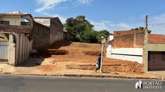 Lote/Terreno à venda, 420m² no Vila Camargo, Bauru