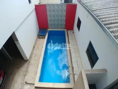 Casa com 3 Quartos à venda, 300m² no Dona Zulmira, Uberlândia