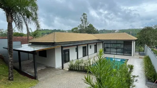 Fazenda/Sítio com 3 Quartos à venda, 198m² no Jardim Estância Brasil, Atibaia