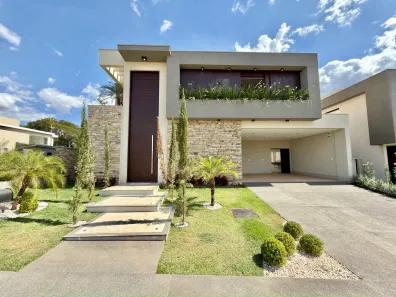 Sobrado com 4 Quartos à venda, 320m² no Jardins França, Goiânia