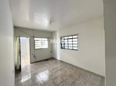 Casa com 2 Quartos para alugar, 60m² no Tibery, Uberlândia