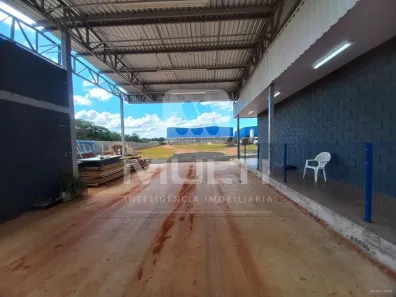 Casa com 1 Quarto para alugar, 7700m² no Distrito Industrial, Uberlândia