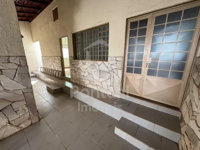Casa com 3 Quartos para alugar, 130m² no Maravilha, Uberlândia