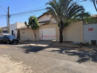 Casa com 3 Quartos à venda, 250m² no Setor Leste Vila Nova, Goiânia