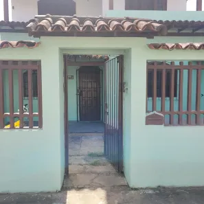 Casa com 2 Quartos para alugar, 50m² no Extensão do Bosque, Rio das Ostras