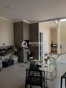 Casa com 3 Quartos à venda, 170m² no Jardim Inconfidência, Uberlândia