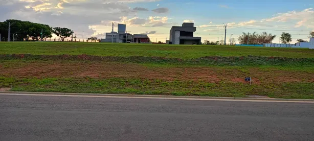 Lote/Terreno à venda, 338m² no Jardins Amsterdã, Goiânia