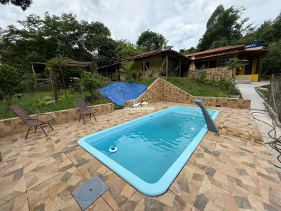 Fazenda/Sítio com 3 Quartos à venda, 3300m² no Centro, Itaúna
