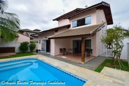 Sobrado com 3 Quartos à venda, 211m² no Sambura, Peruíbe