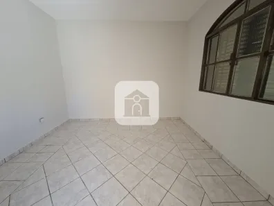 Casa com 3 Quartos para alugar, 70m² no Martins, Uberlândia